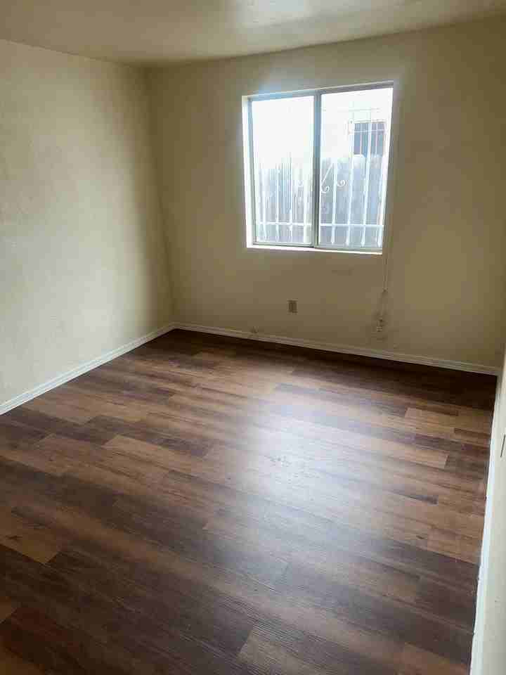 427 E 98th St - Photo 5 of 8