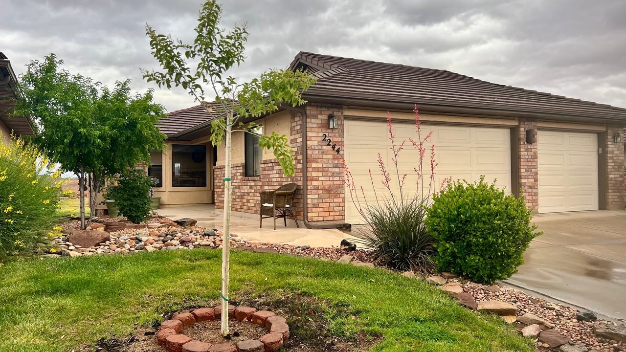 2244 S Legacy Dr - Photo 2 of 29