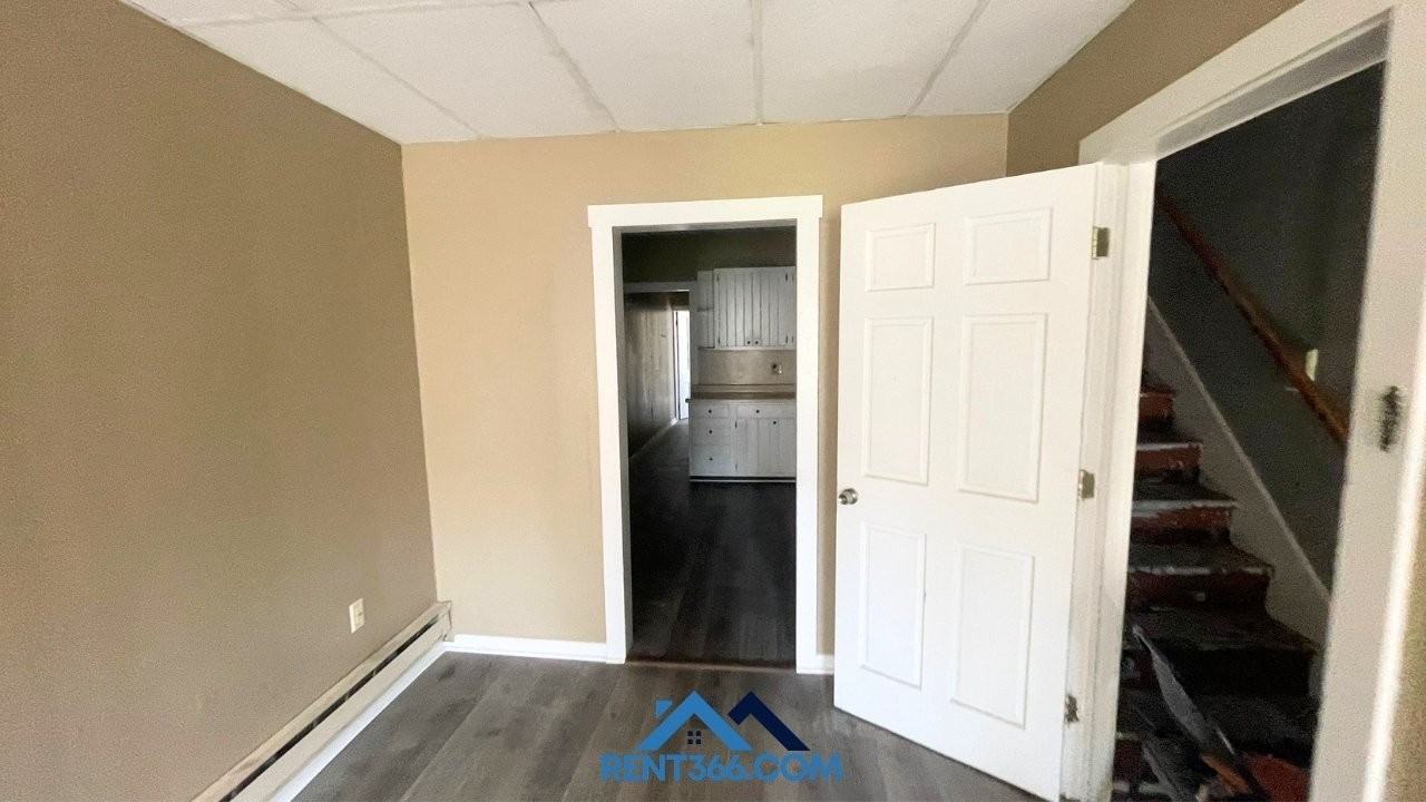 929 Centre St - Photo 6 of 19