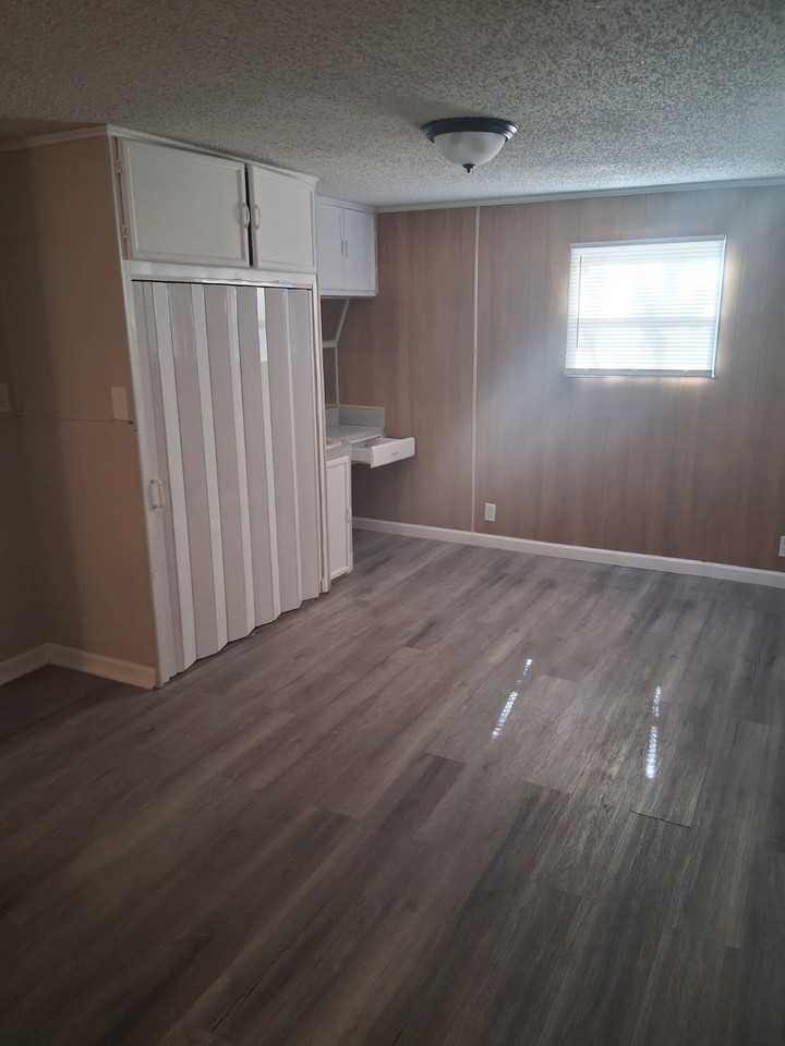 1920 E 151st Ave - Photo 6 of 8