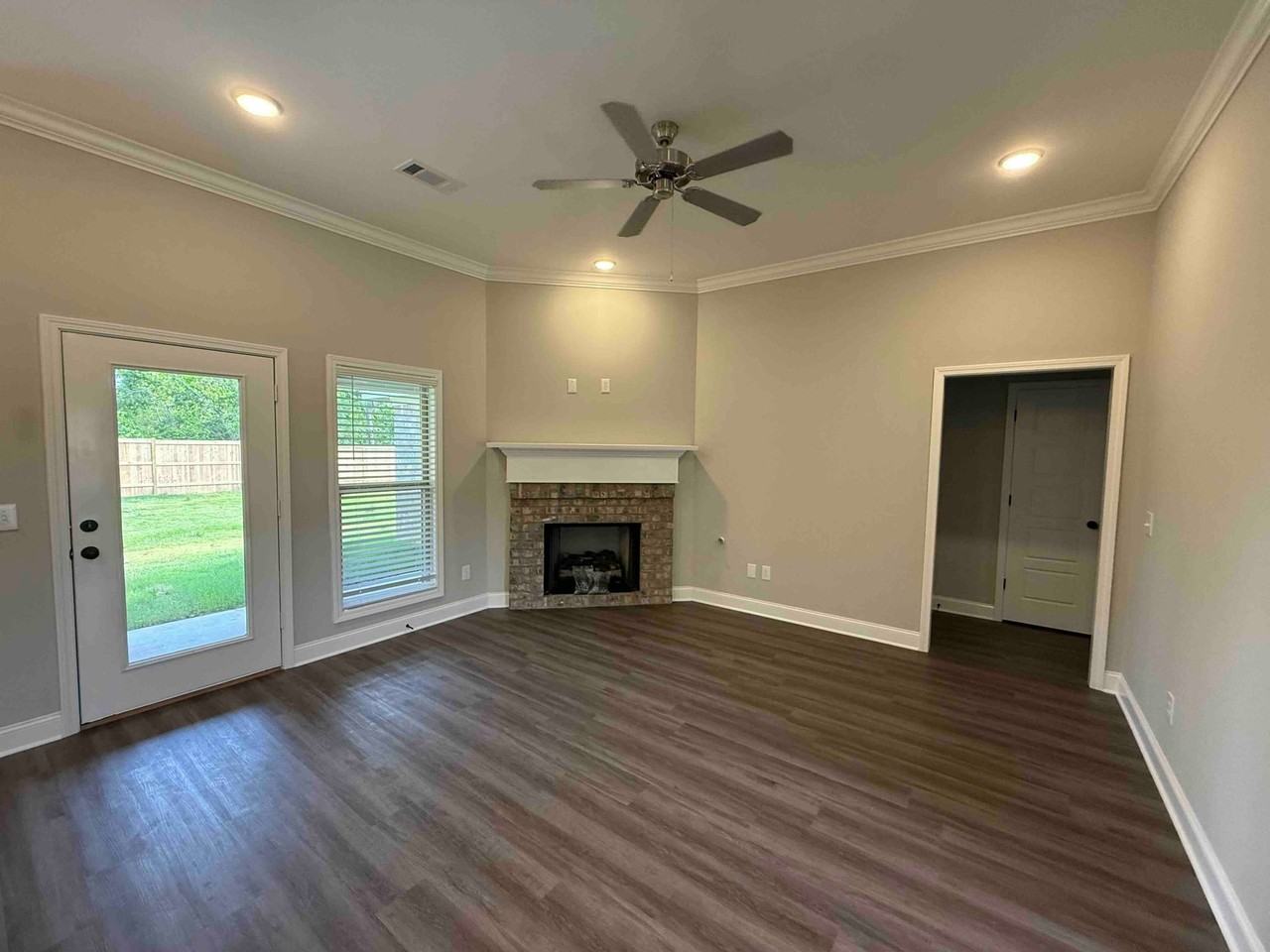 548 Patrick Farms Dr - Photo 2 of 20