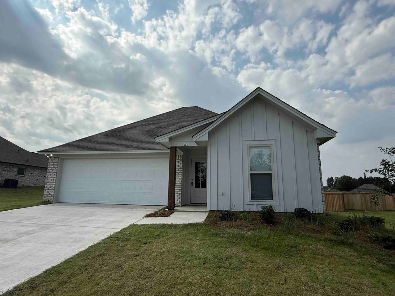 573 Patrick Farms Dr - Photo 2 of 18