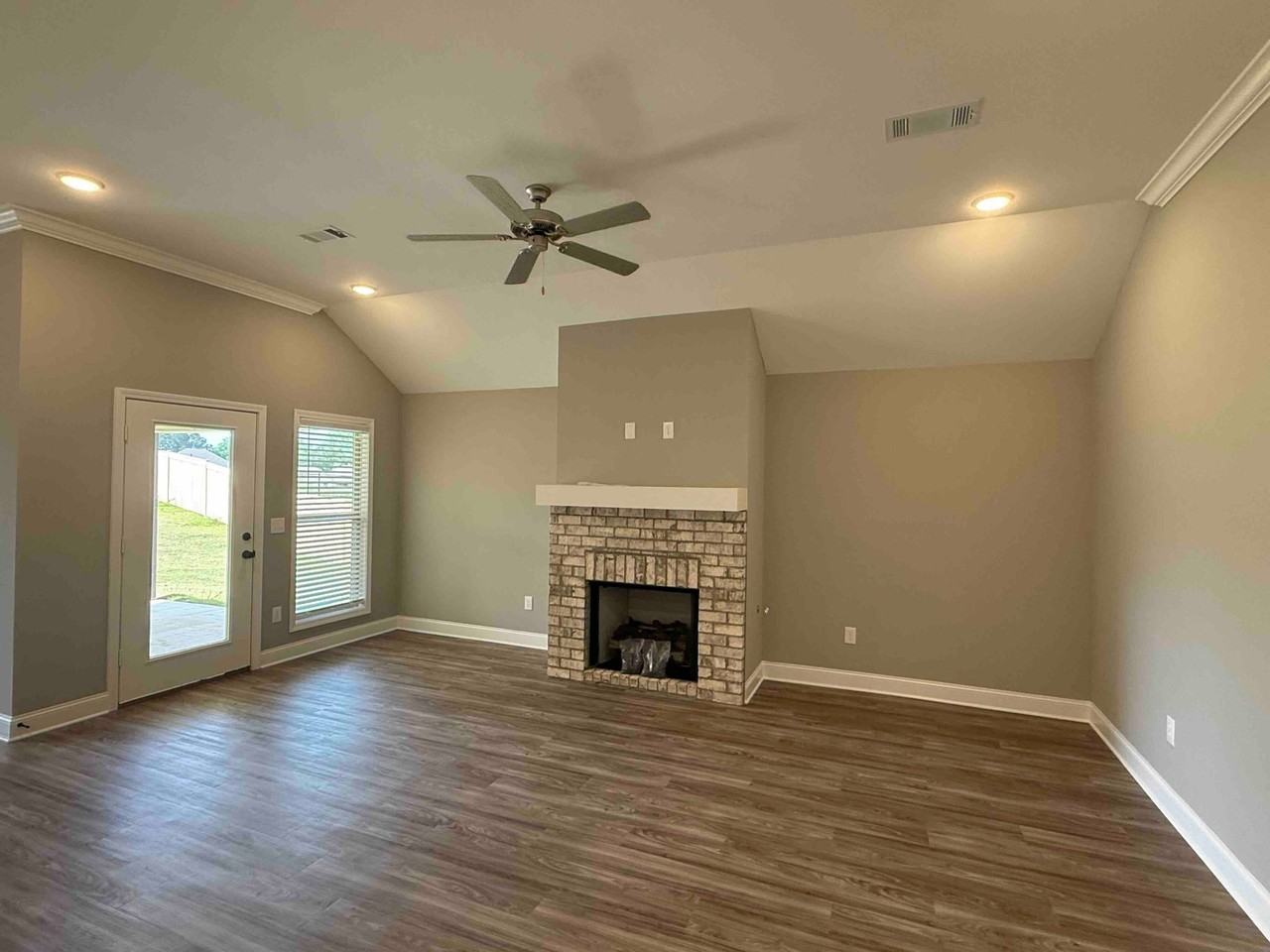 573 Patrick Farms Dr - Photo 3 of 18