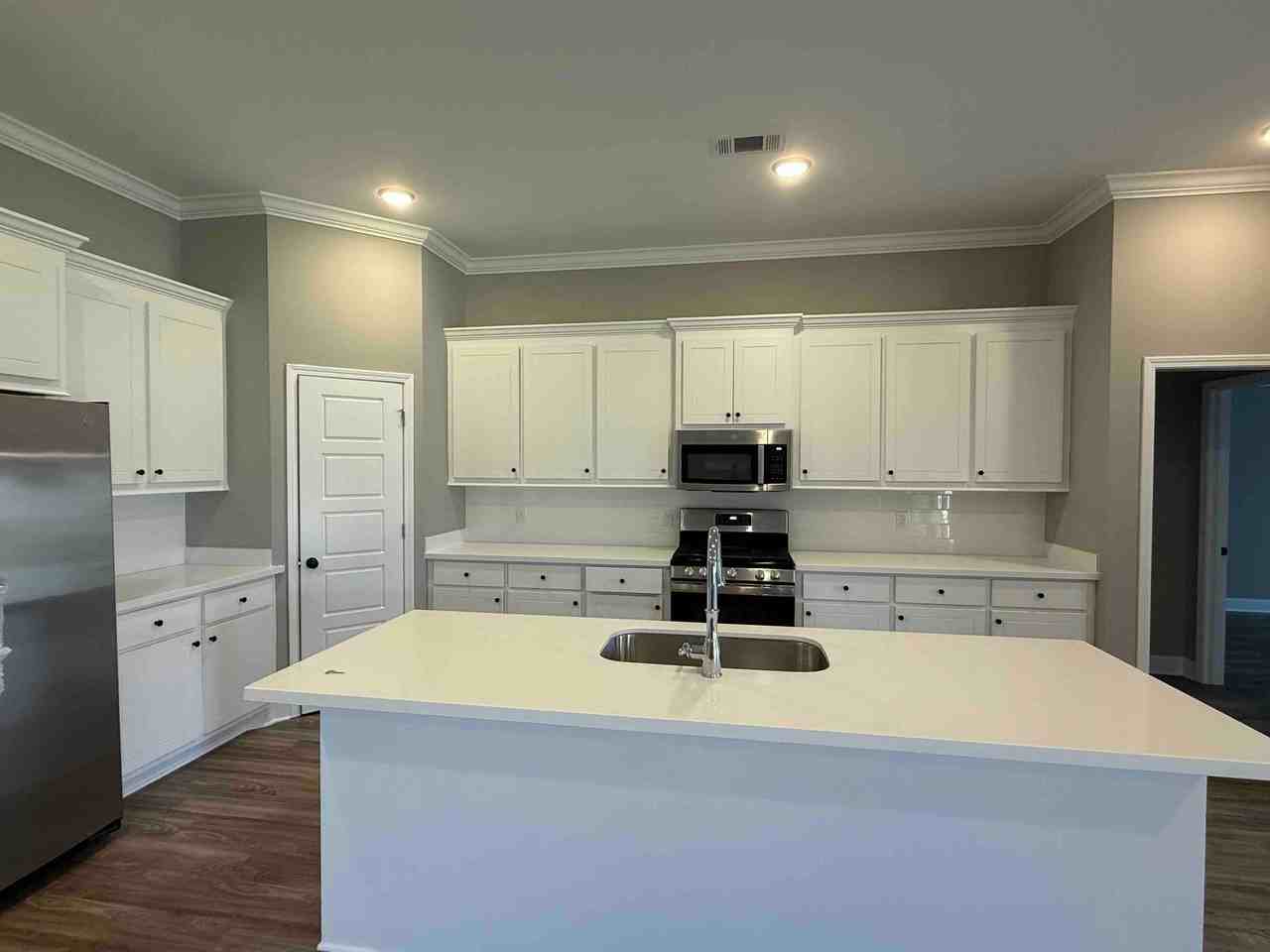 573 Patrick Farms Dr - Photo 4 of 18