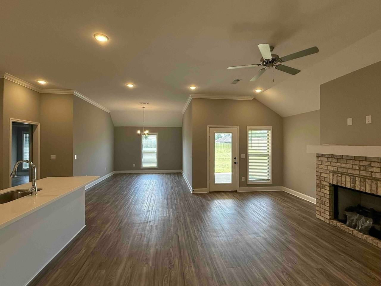 573 Patrick Farms Dr - Photo 5 of 18