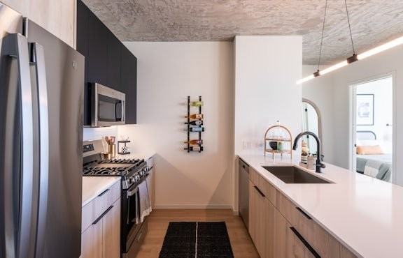 164 N Morgan St - Photo 4 of 16