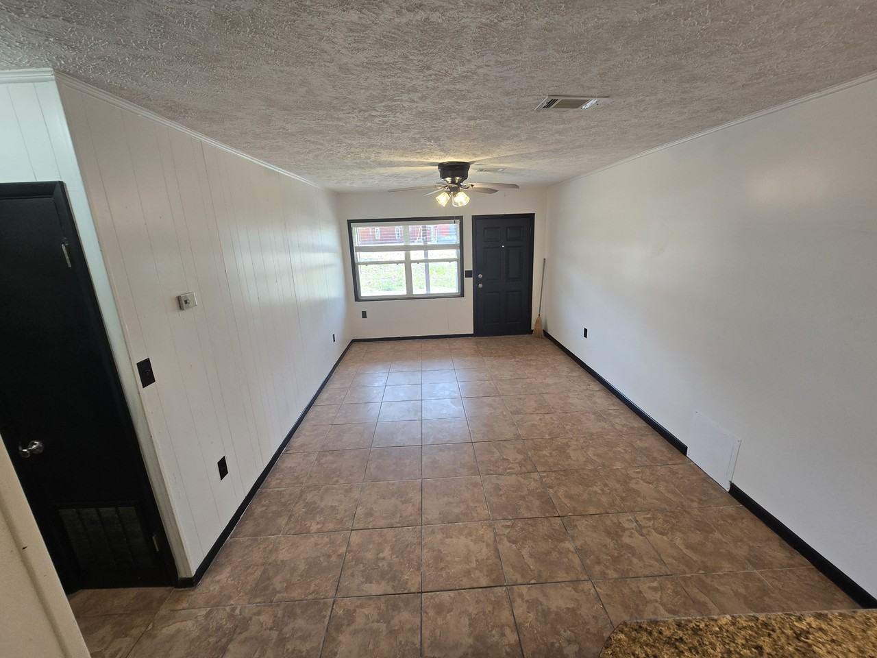 3613 E 14th St #1 - Photo 4 of 23