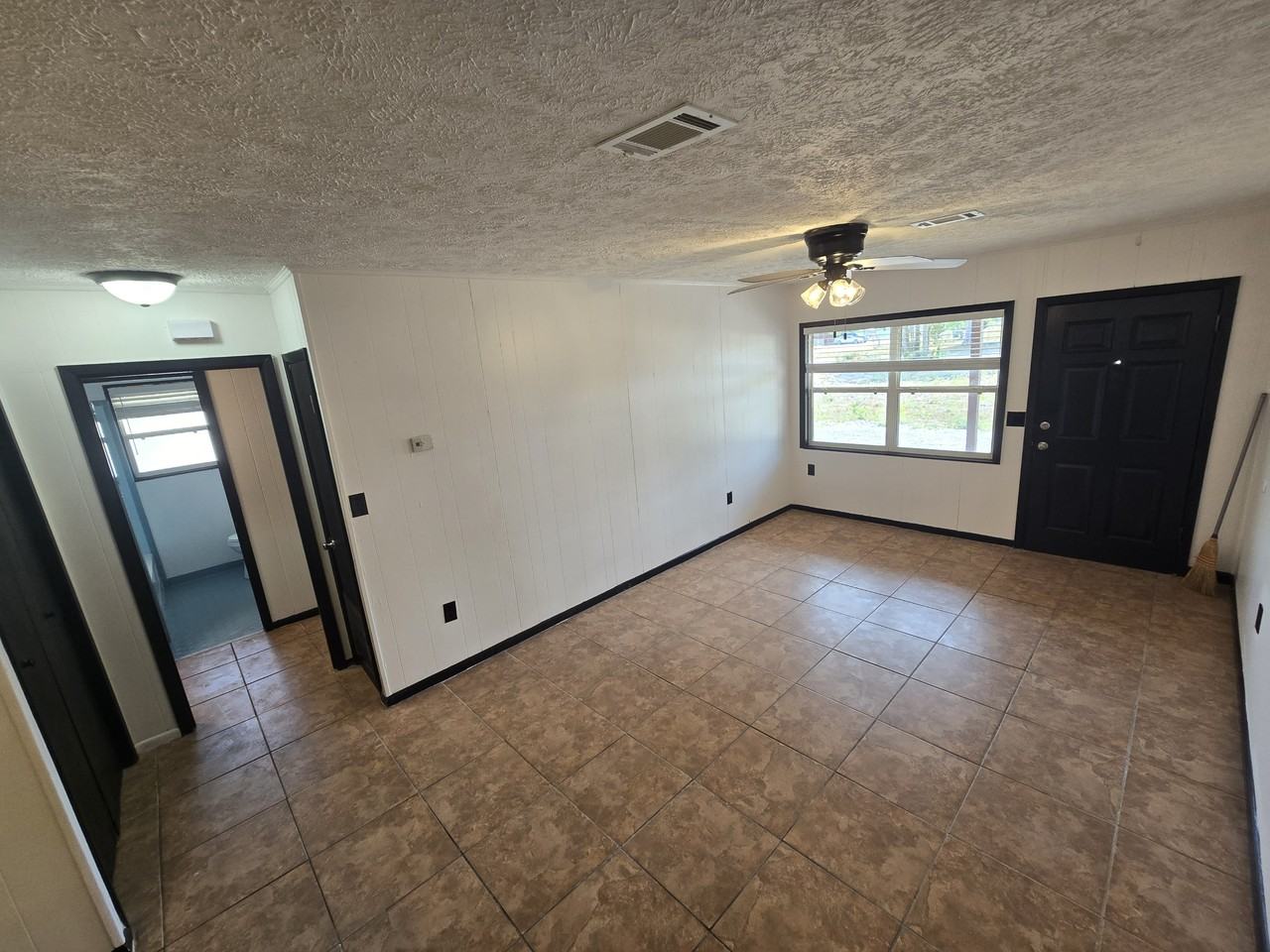 3613 E 14th St #1 - Photo 5 of 23