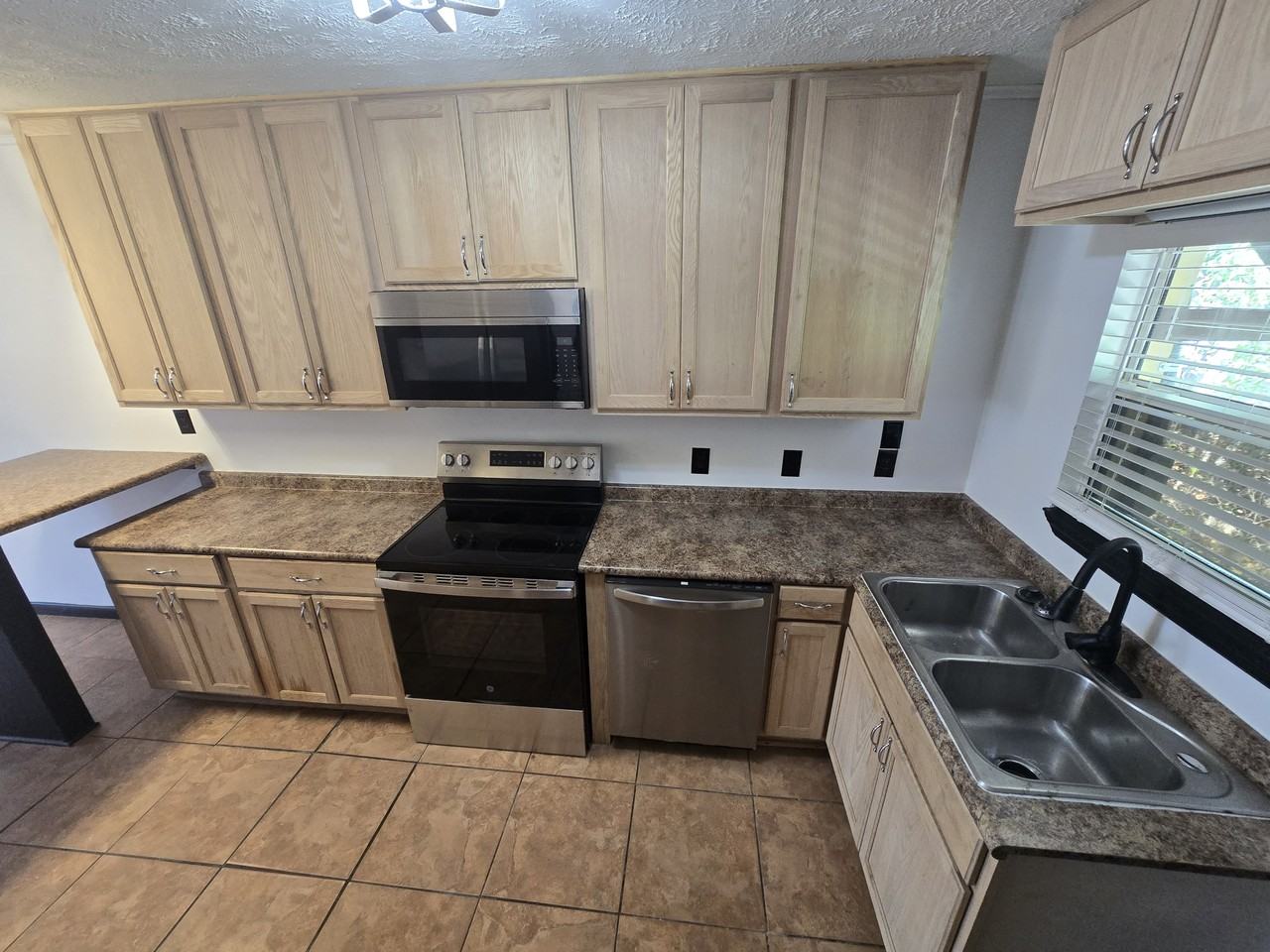 3613 E 14th St #1 - Photo 7 of 23