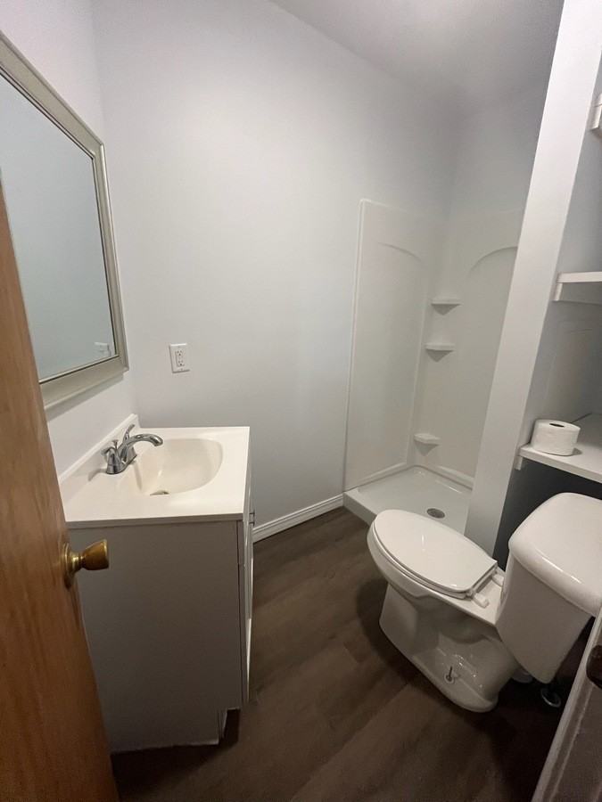 305 E Grove St - Photo 2 of 7