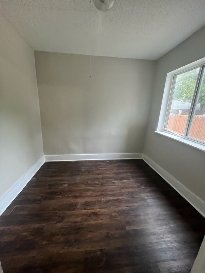 305 E Grove St - Photo 7 of 7