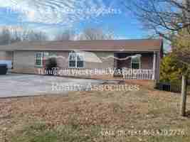 featured image of 900 Kirk Ave #B