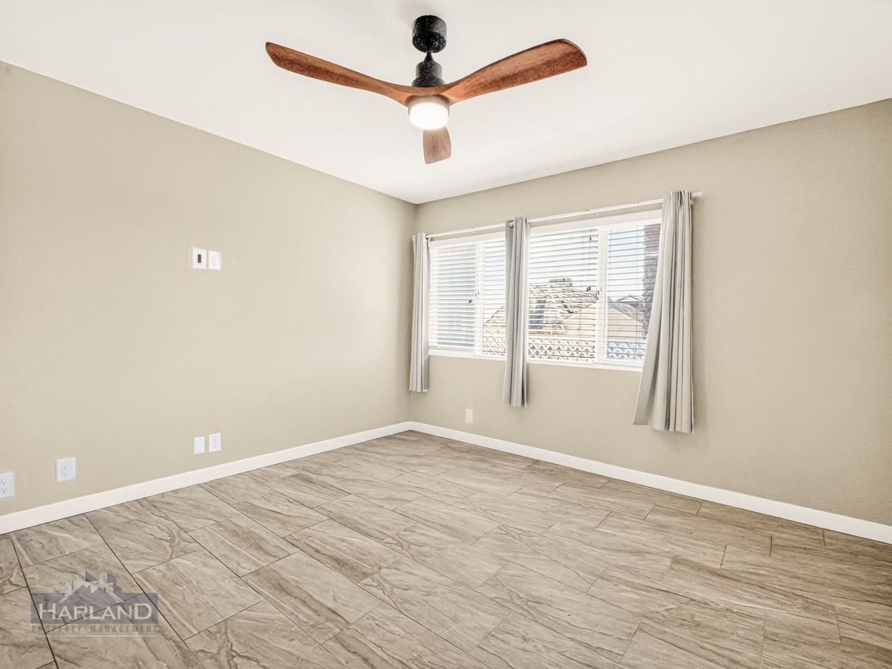 1628 S Pacific St - Photo 4 of 17