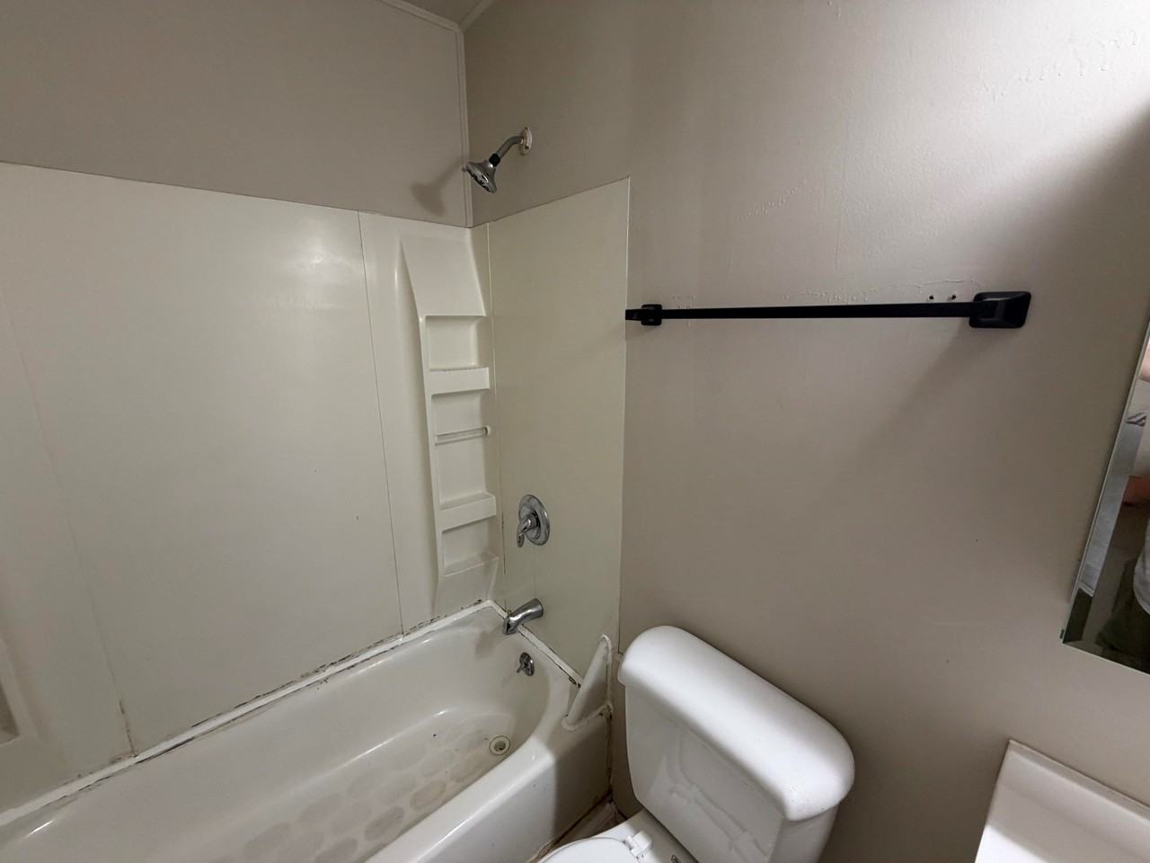 1612 Crestview Dr - Photo 4 of 15