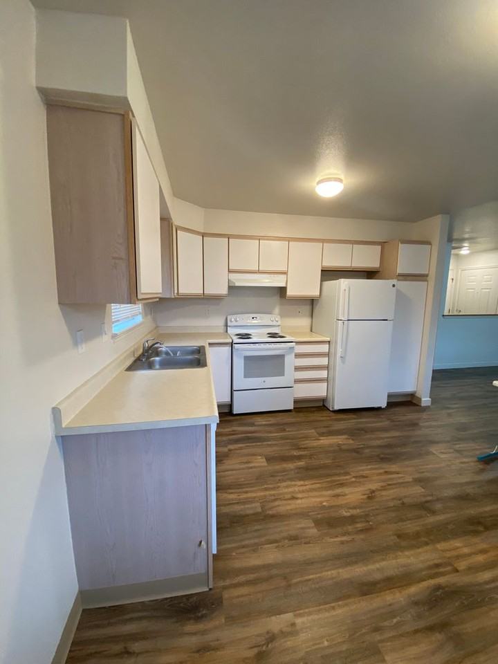 313 S Meridian Rd #203 - Photo 2 of 19