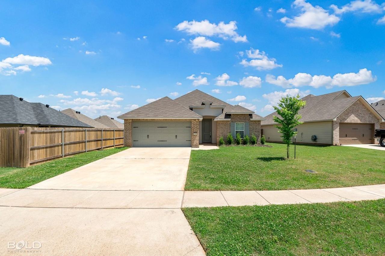 3348 Grand Lake Dr - Photo 3 of 34