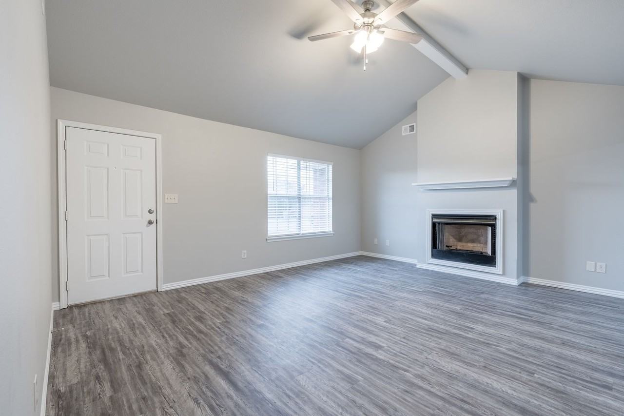 1014 L St - Photo 3 of 33
