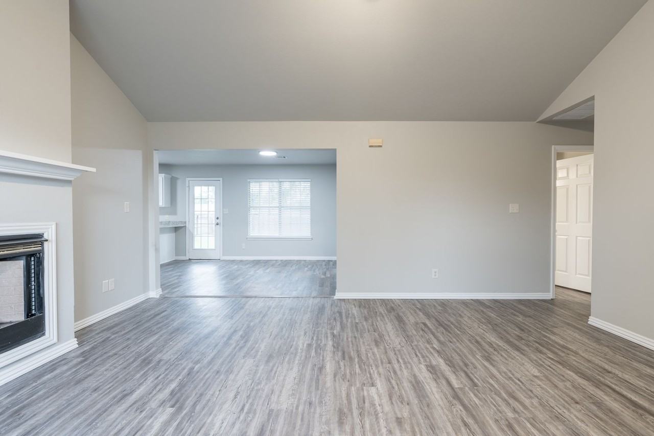 1014 L St - Photo 5 of 33