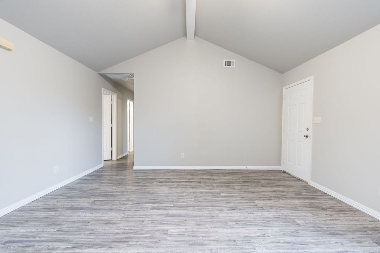 1014 L St - Photo 6 of 33
