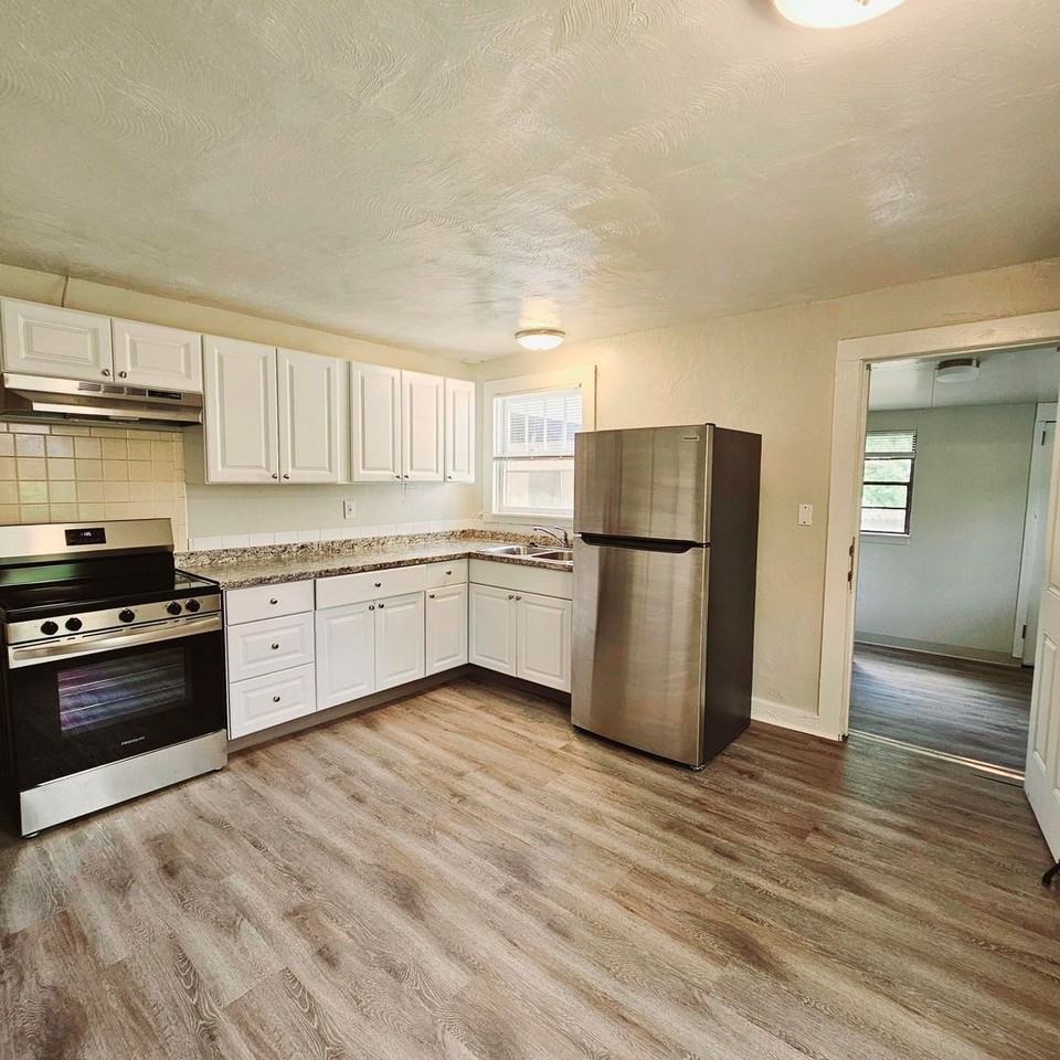 215 W Ramona Ave - Photo 2 of 17