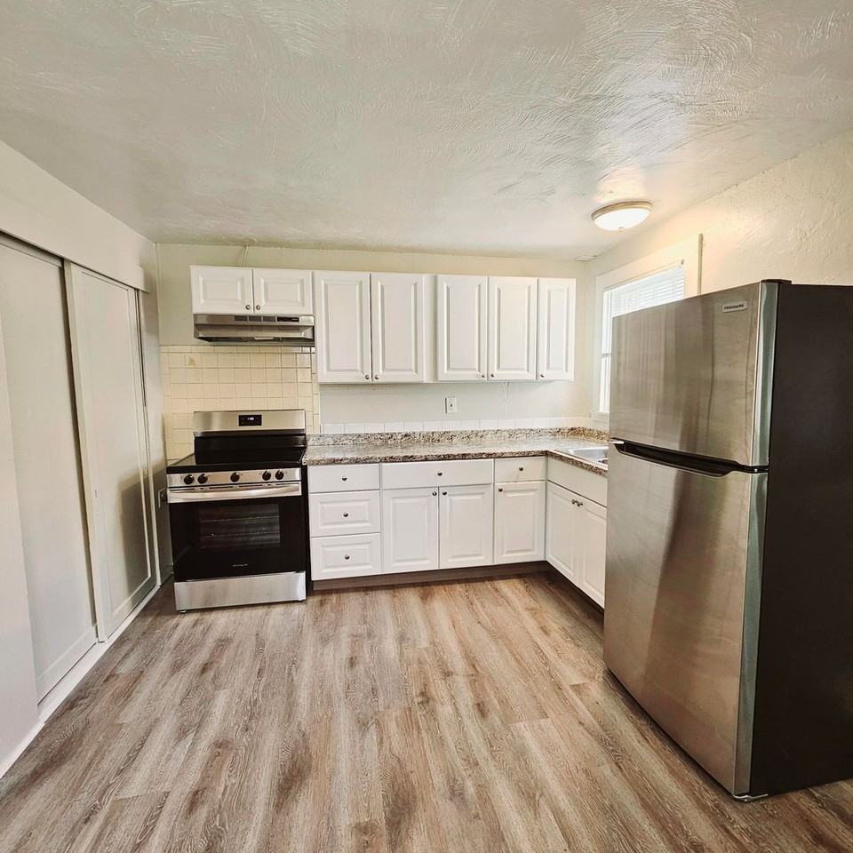 215 W Ramona Ave - Photo 3 of 17