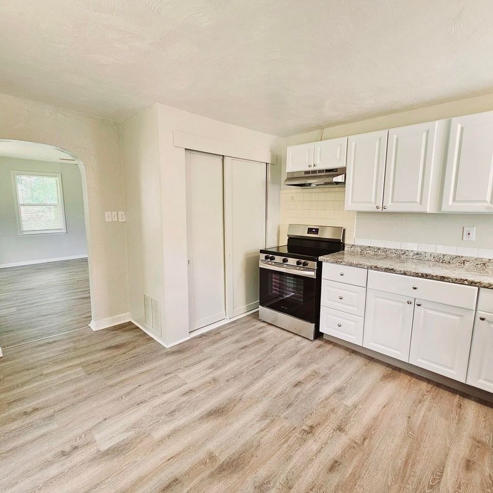 215 W Ramona Ave - Photo 4 of 17
