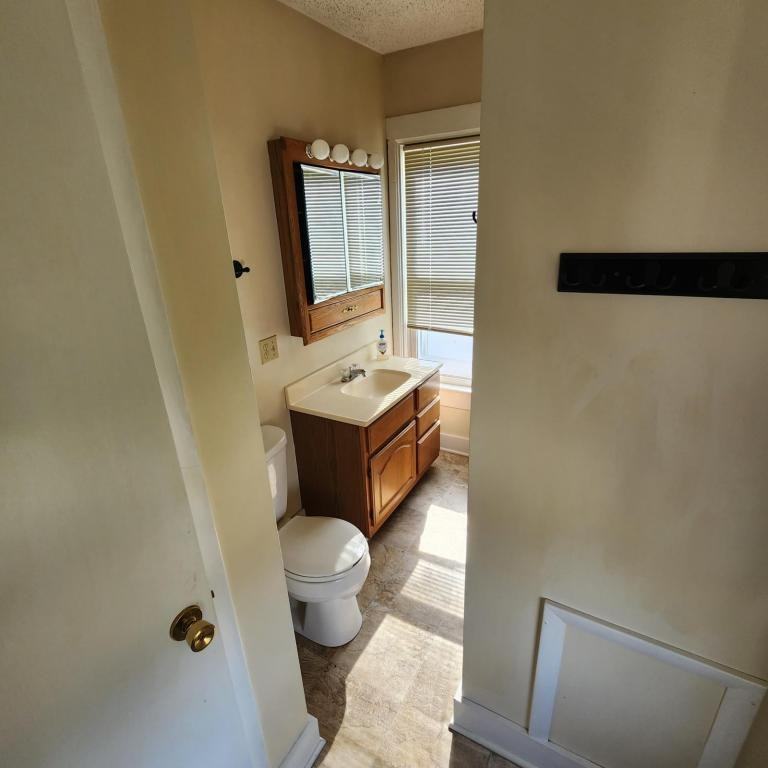 307 S Division Ave #4 - Photo 5 of 6