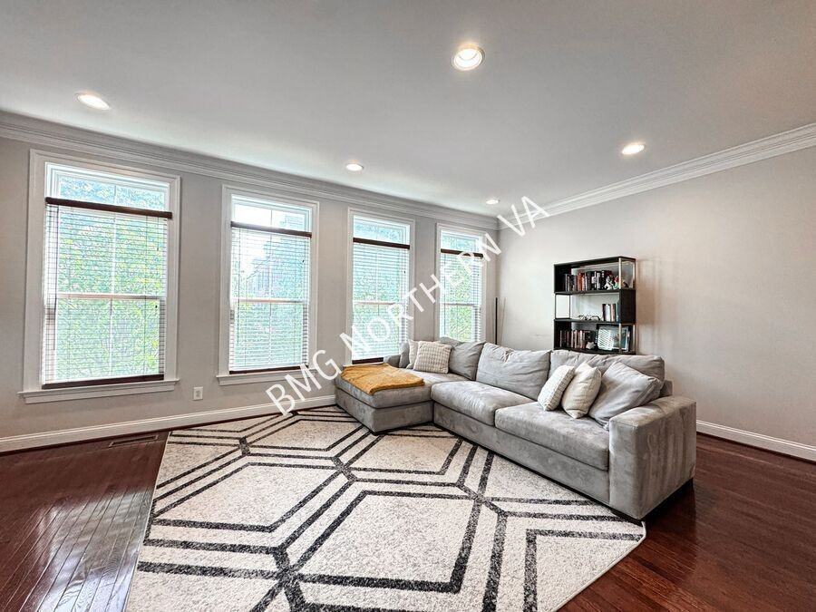 9471 Canonbury Sq - Photo 2 of 28