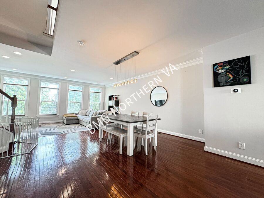 9471 Canonbury Sq - Photo 7 of 28