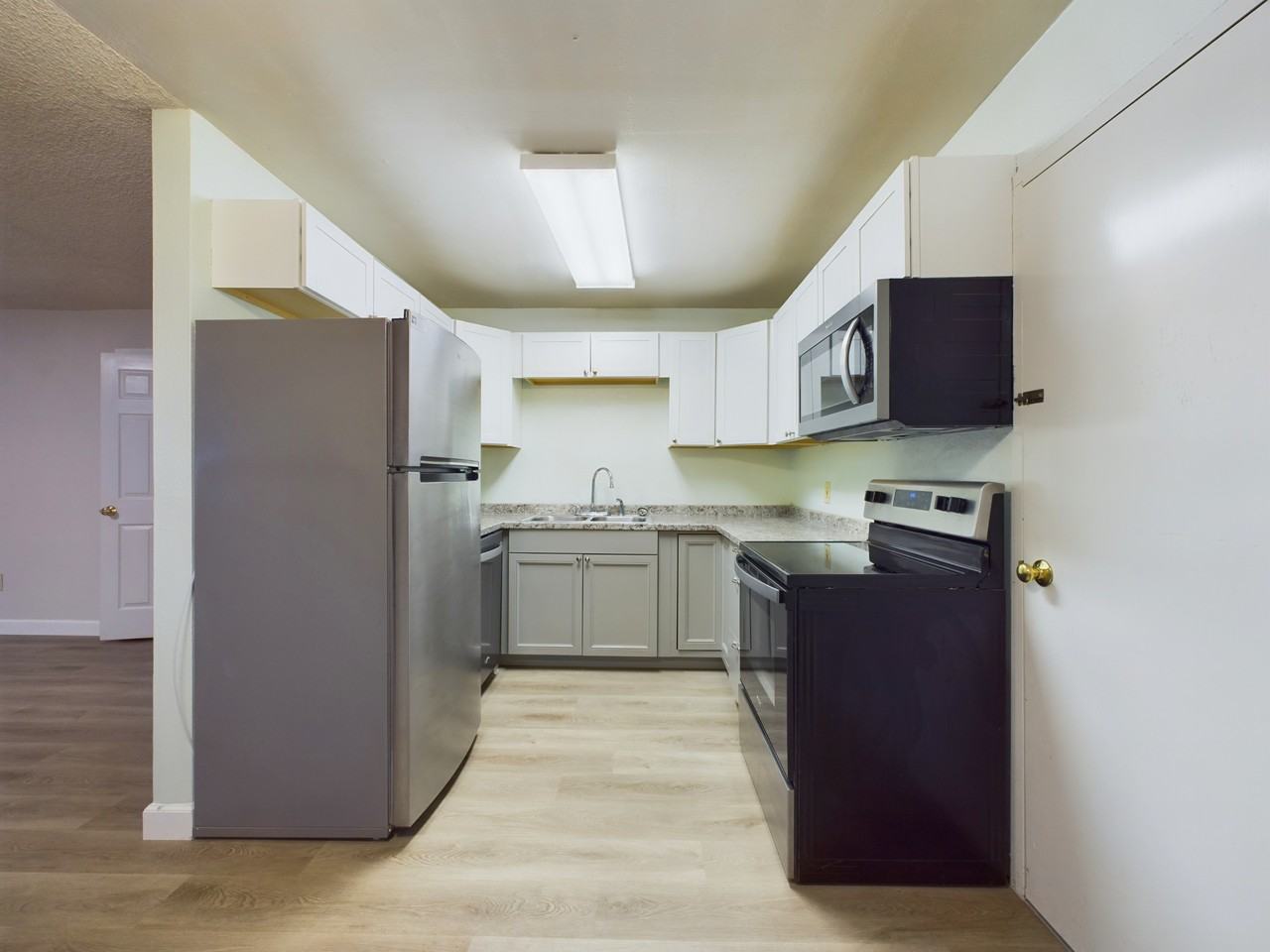 2663 Turner St #3 - Photo 4 of 9