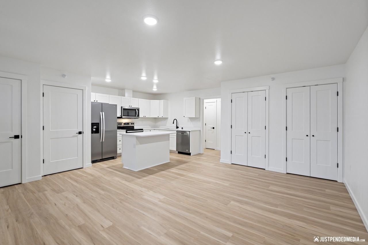 12378 Lake St #12378T24 - Photo 4 of 19