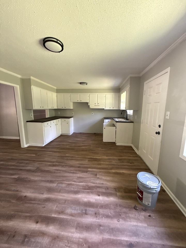 1103 Berrywood Ave #1 - Photo 3 of 10