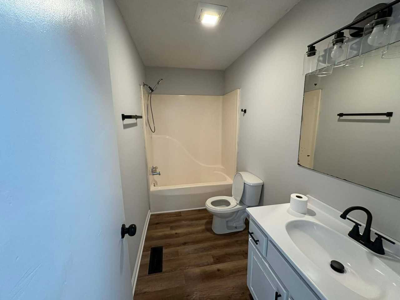 1109 Westmoreland St #1 - Photo 3 of 10