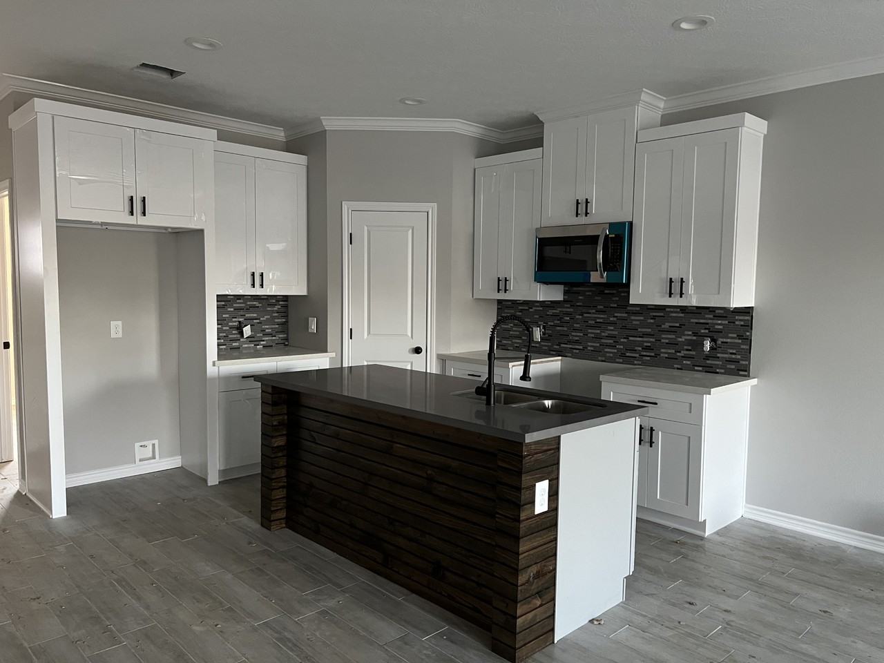 6200 Mire St #B - Photo 3 of 9