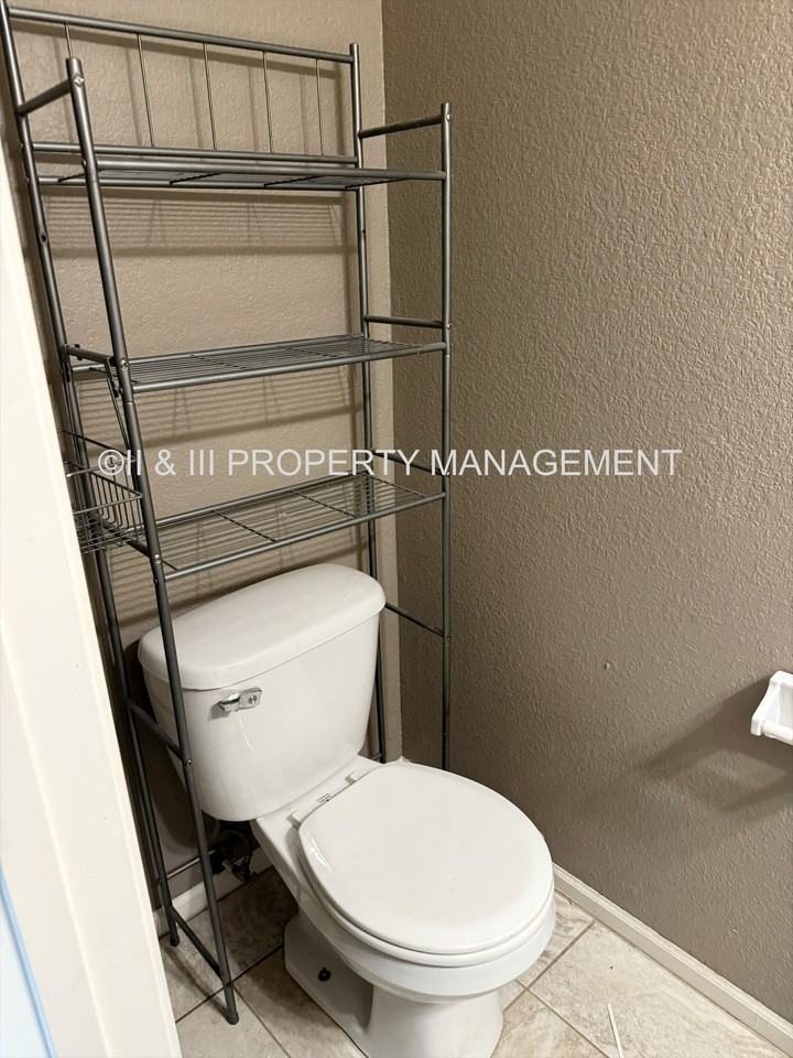 1624 Nw Samantha Ct #1 - Photo 3 of 16