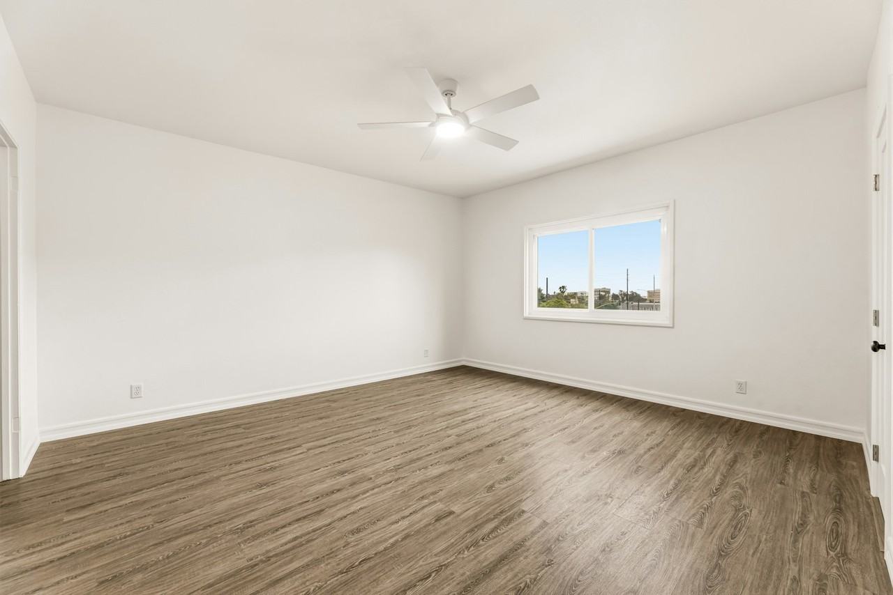 534 E Hazel St - Photo 2 of 40