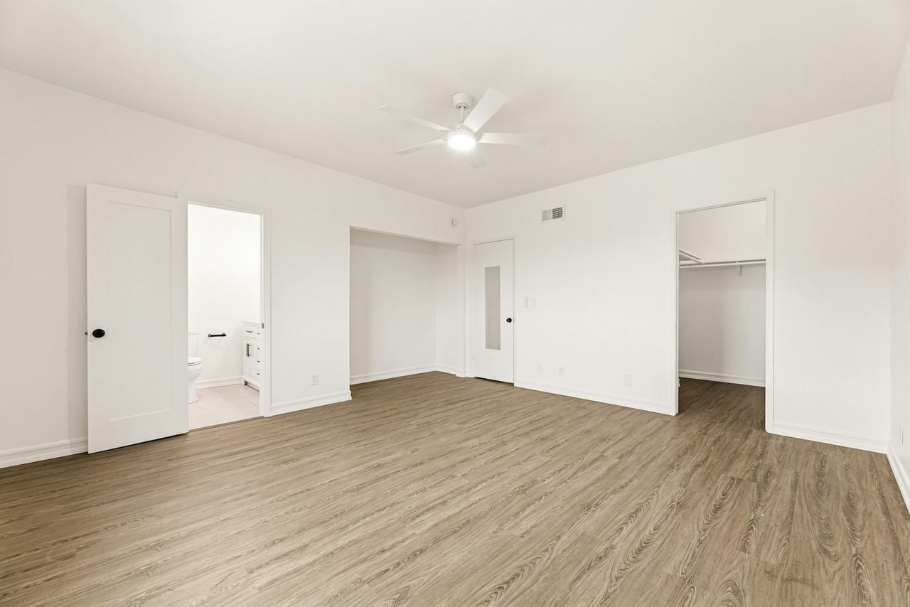 534 E Hazel St - Photo 4 of 40