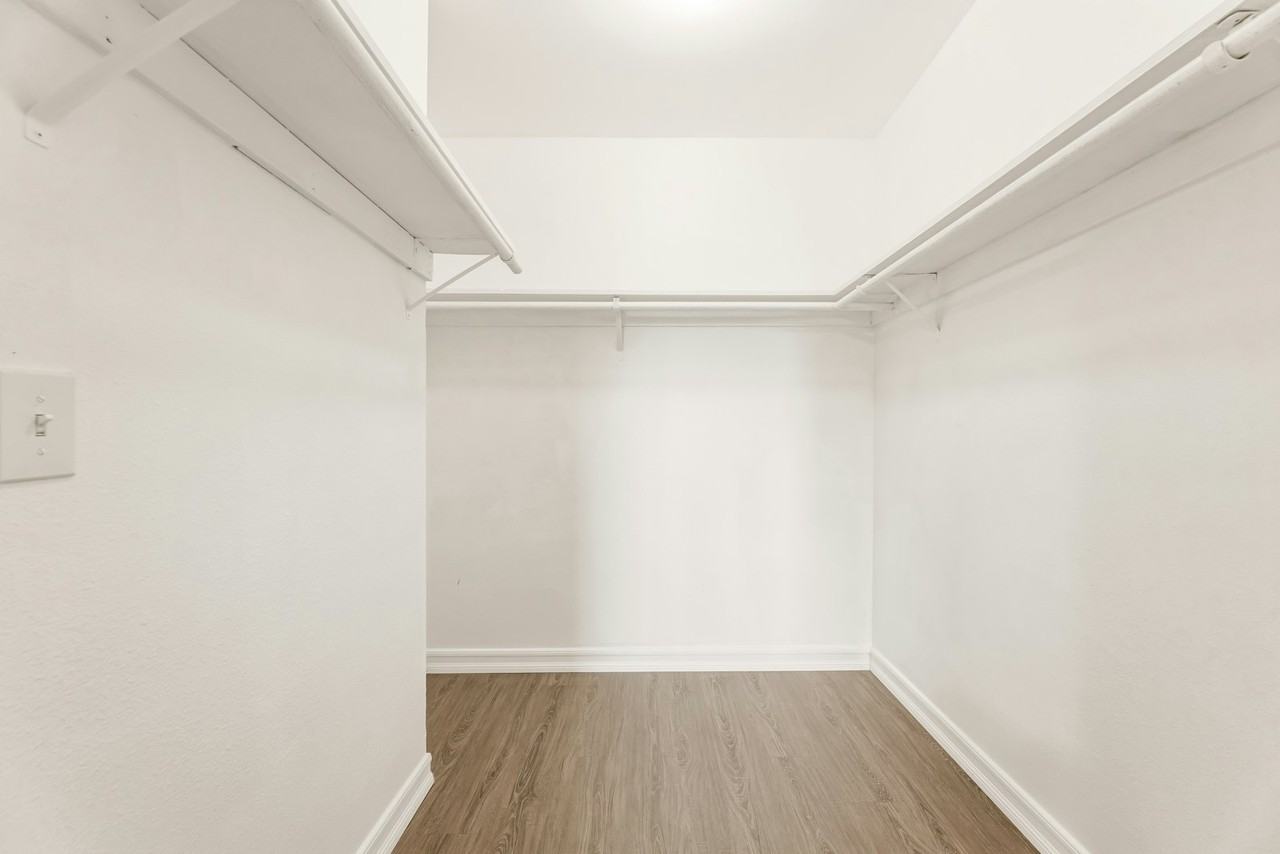 534 E Hazel St - Photo 5 of 40