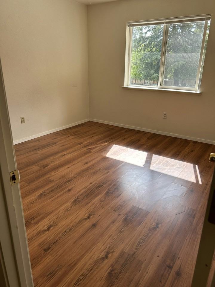 1011 Elizabeth Lane - Photo 5 of 11