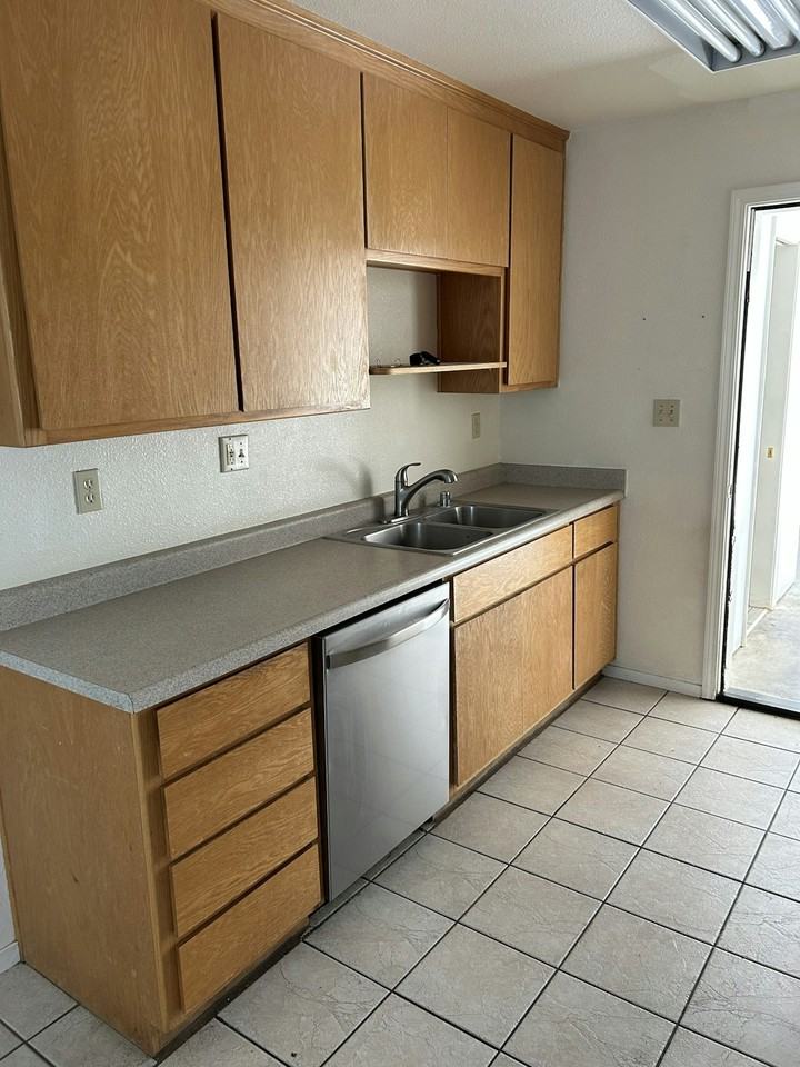 1011 Elizabeth Lane - Photo 6 of 11