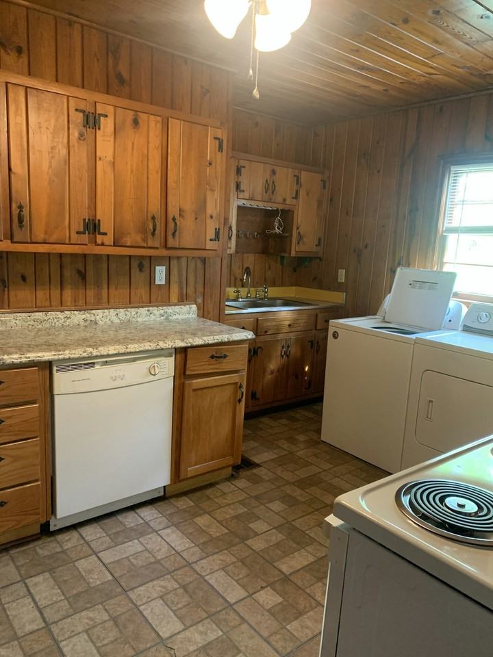 117 Shadowmoor Drive, Unit B - Photo 5 of 12