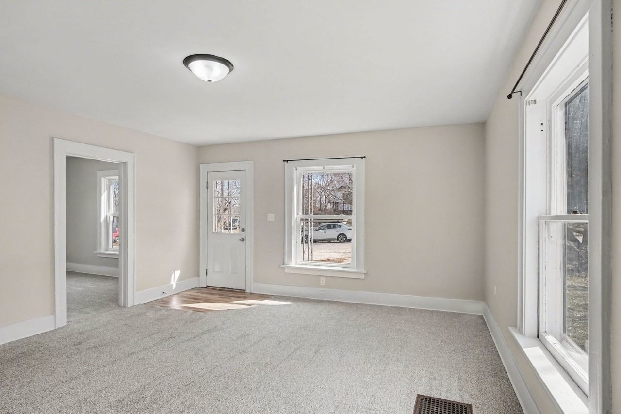 917 James St #1 - Photo 2 of 9