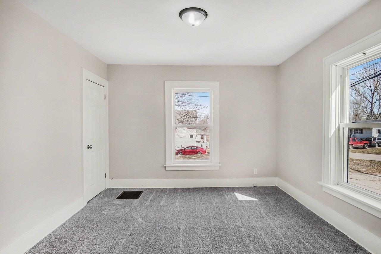 917 James St #1 - Photo 3 of 9