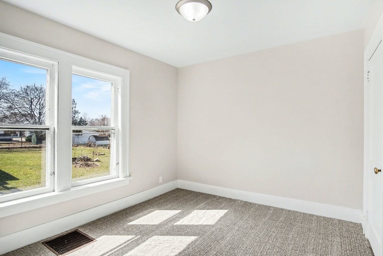 917 James St #1 - Photo 5 of 9