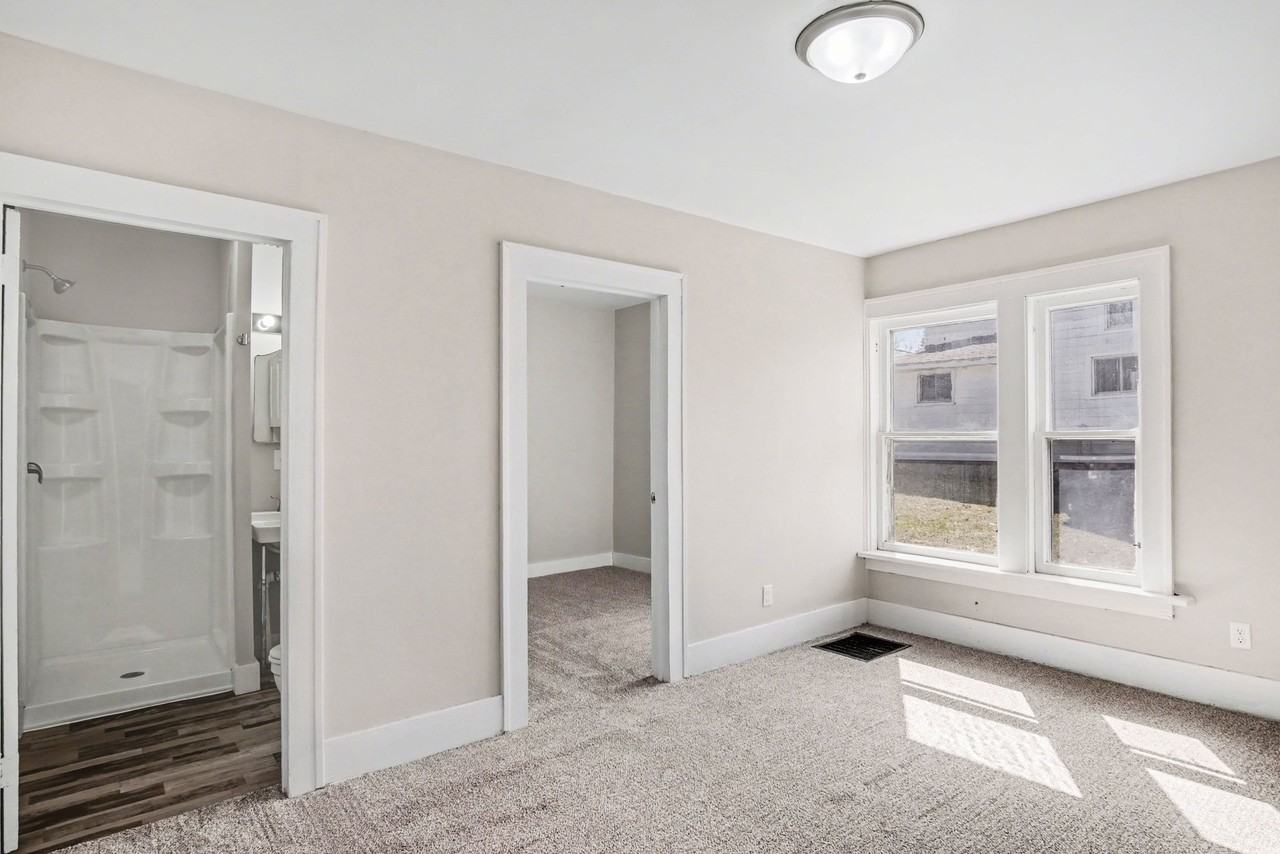 917 James St #2 - Photo 4 of 11