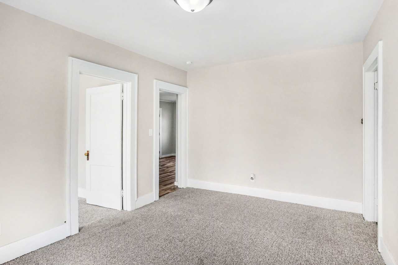 917 James St #2 - Photo 5 of 11