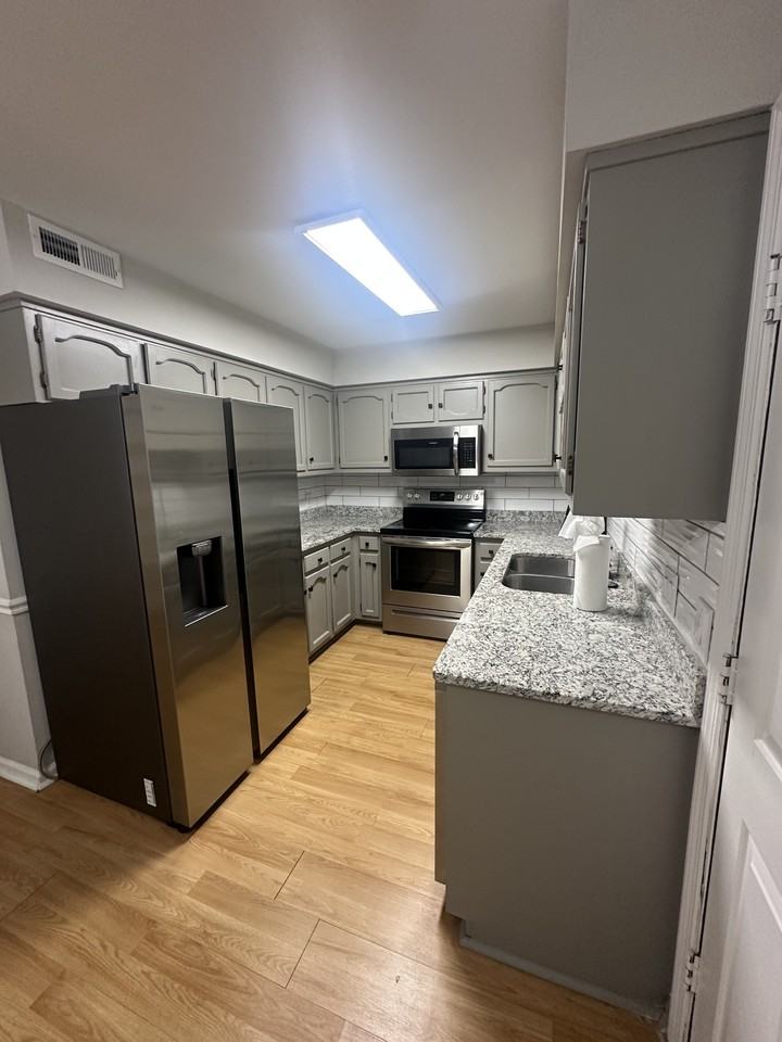 1722 Ward Ave Ne #1 - Photo 2 of 9
