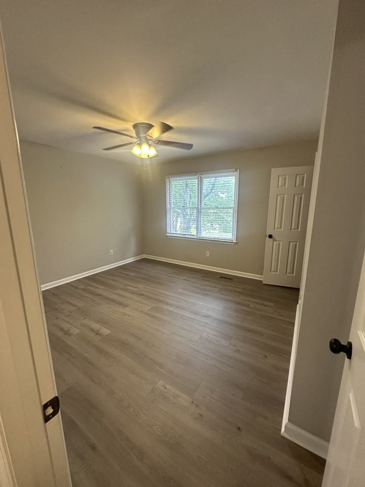 1722 Ward Ave Ne #1 - Photo 7 of 9