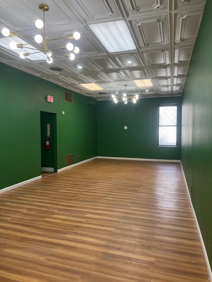 331 Main StreetCanvas Lounge - Photo 3 of 7