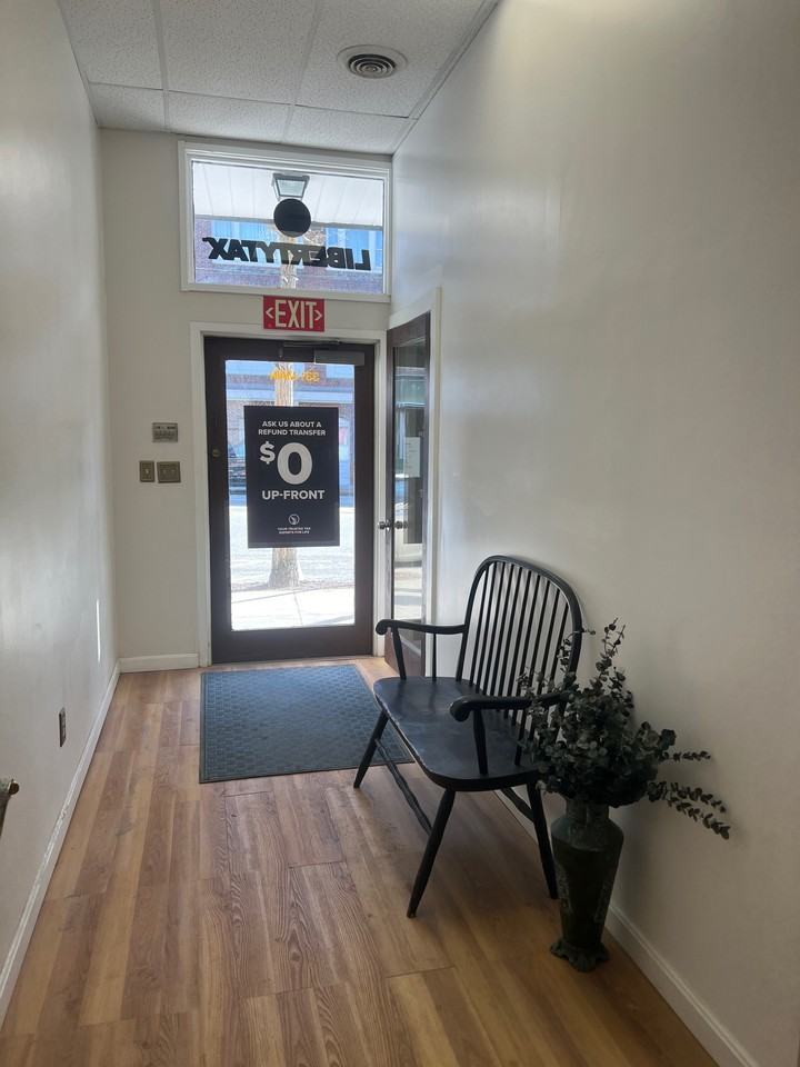 331 Main StreetCanvas Lounge - Photo 6 of 7